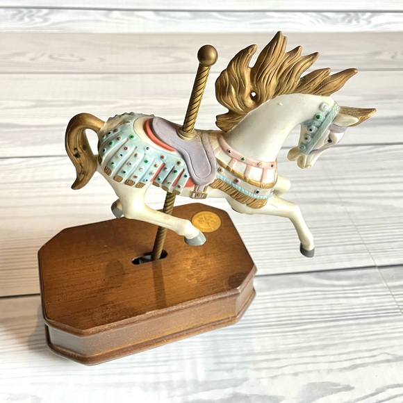 Carousel Collection Musical Horse- 3rd Edition - Picture 5 of 11